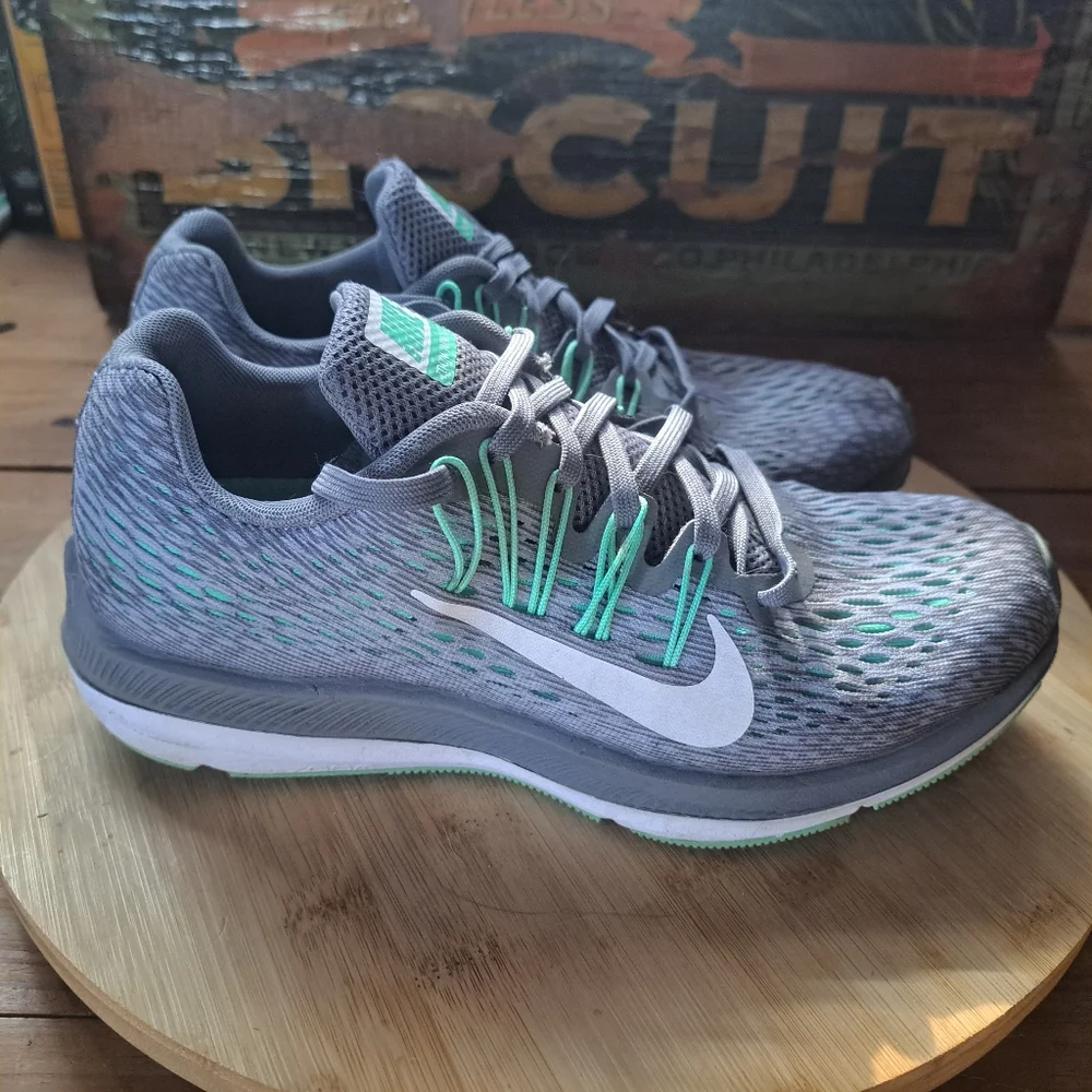 Nike Zoom Winflo 5 Running Shoes Women's Size 6 Gray Green Sneakers AA7414-003